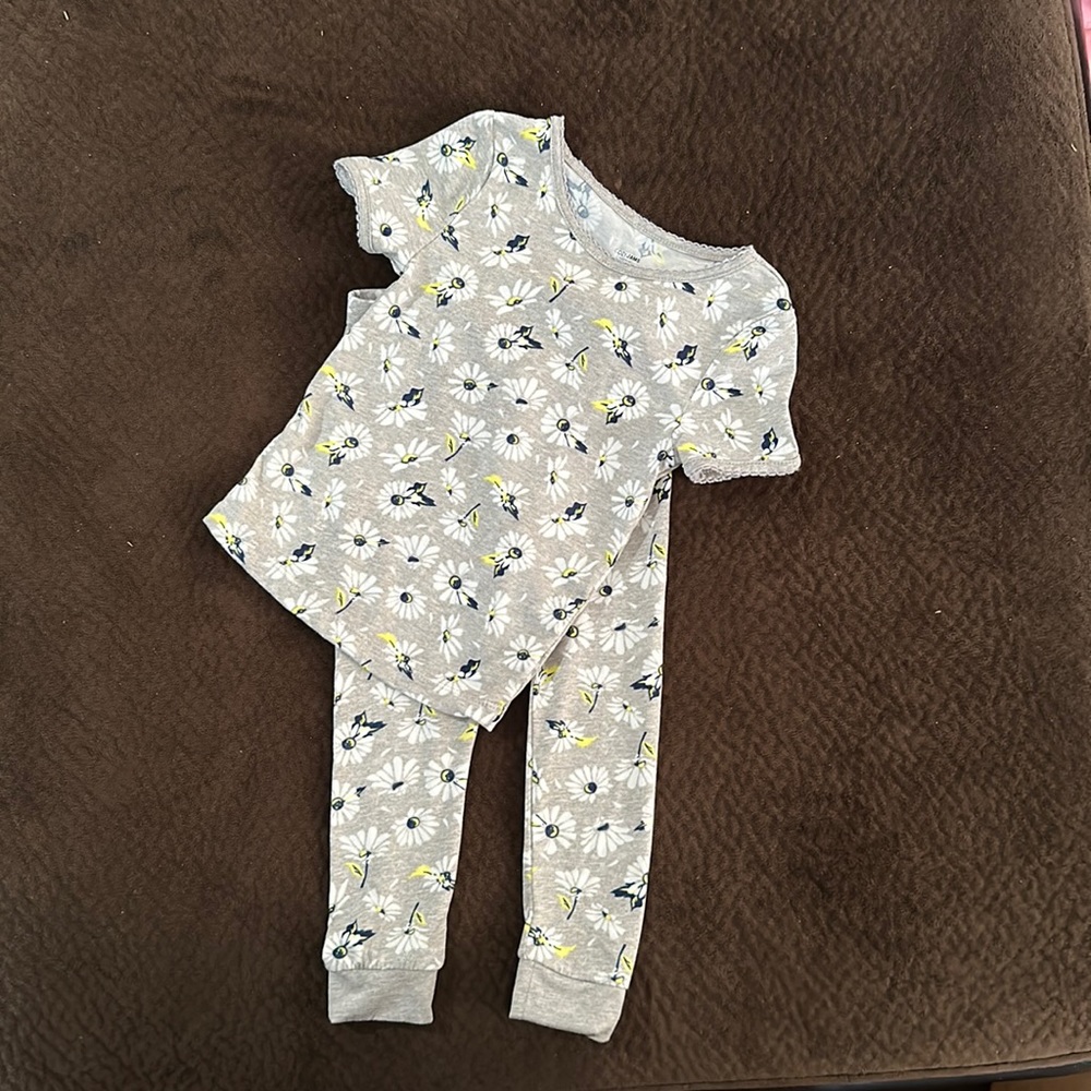 18 months pajama set. Super soft!
